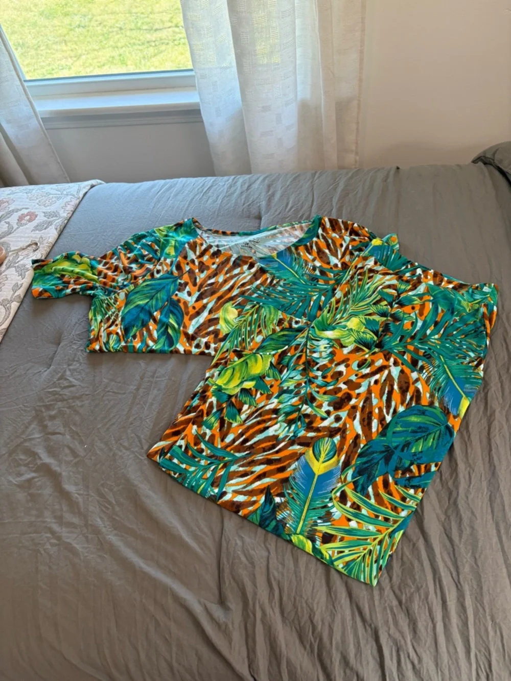 Attitudes by Renee Tropical Jersey Knit Two Piece Set. Size LP. - Picture 3 of 16